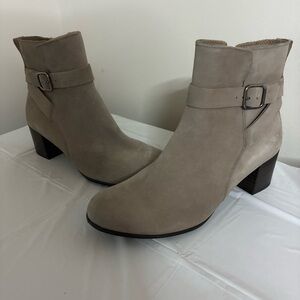 ECCO Dress Classic 35mm Buckle Ankle Boots |Taupe Nubuck |Size 8–8.5 New in Box